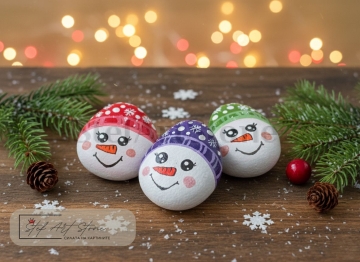 Коледен комплект от 3 ръчно рисувани снежни човечета – Stef Art Stone