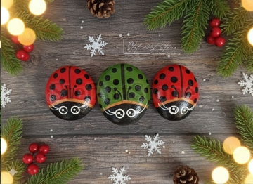 Комплект от 3 бр. Рисувани Камъни Калинки (Червено & Зелено, 7-8 см)🍀 | Арт Сет 