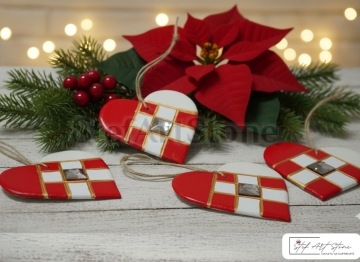 Ръчно изработена КОЛЕДНА УКРАСА СЪРЦЕ с кристал червено бяло златно за стена и елха