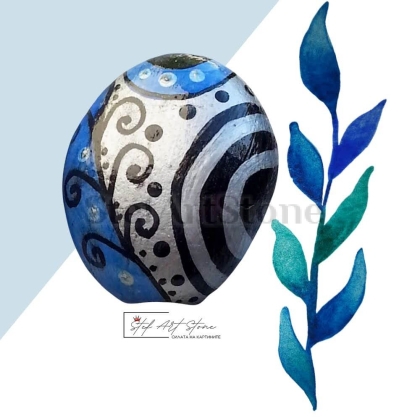  Ръчно рисуван камък в сребристо-сини тонове