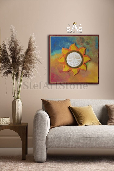 : Картина с оренда символ, окачена на стена в съвременен интериор, подчертаваща българската символика.