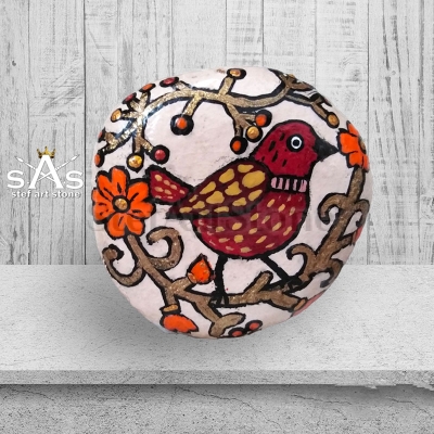 Рисуван камък за декорация – птица на разцъфнало клонче