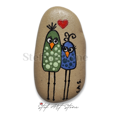 Уникален подарък за любов и приятелство – рисуван камък