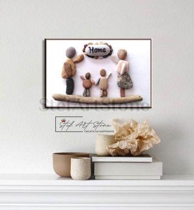 Паното, подредено в уютен интериор, като част от стенна декорация.