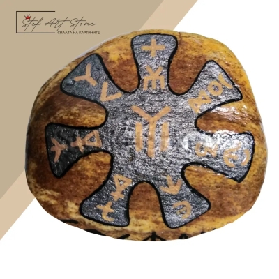 Ръчно рисуван камък с Розетата от Плиска в сребърно – исторически символ и елегантна декорация