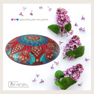 Ръчно рисуван декоративен камък – Мандала 12 см.