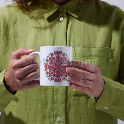 Керамична чаша за кафе с българска шевица