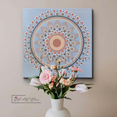 Ръчно рисувана картина „Мандала за хармония и баланс“ – акрилни бои върху дървена основа, 40х40 см