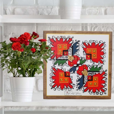 Картина с българска шевица 20x20 см, с дървена рамка и традиционен мотив.