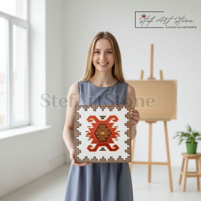 Жена държи картина с български защитен символ Канатица