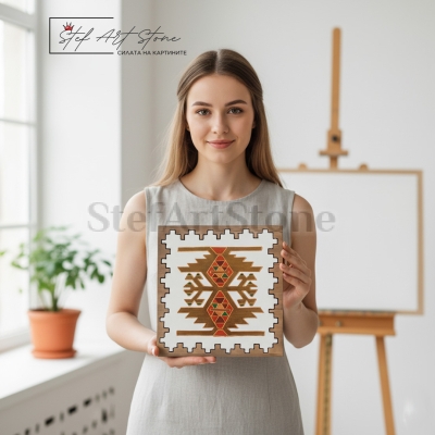 Жена държи картина с мотив Огледална Канатица за семеен баланс