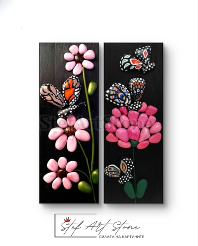 Картина диптих с пеперуди и розови цветя върху черен фон – ръчно рисувани камъни