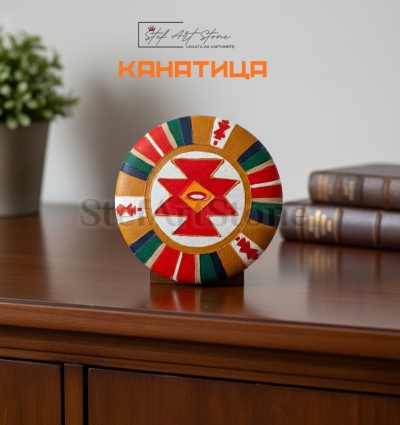 Ръчно рисуван камък с българския символ Канатица – изкуство върху камък