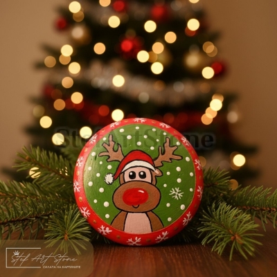 Ръчно рисувано коледно еленче върху камък – коледна украса