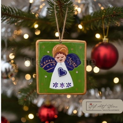 Керамично пано ангел с лилави крила и бяла рокля