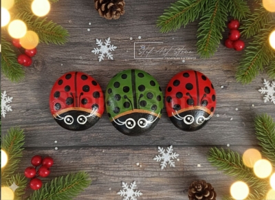 Комплект от 3 бр. Рисувани Камъни Калинки (Червено & Зелено, 7-8 см)🍀 | Арт Сет 