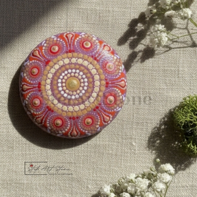 Ръчно рисуван камък Мандала, Ø 14 см (точкова техника)