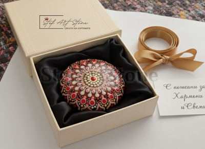 Арт подарък Мандала камък в луксозна кутия с пожелание