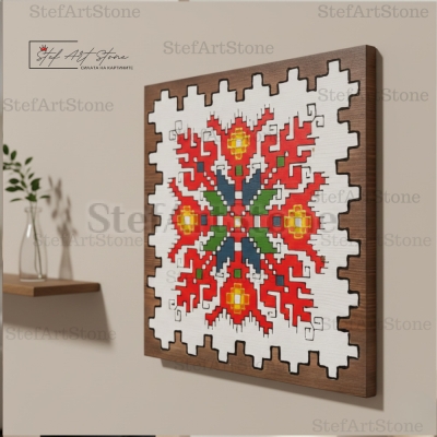 Детайл на прецизно изрисувана шевица Елбетица върху дърво