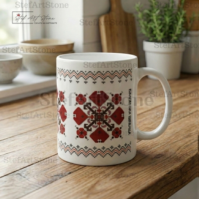 Керамична чаша с червена българска шевица за защита на дома