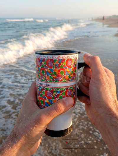 Термо Чаша с Българска Шевица „Здраве, Закрила и Благоденствие“ – 500 мл с Дръжка