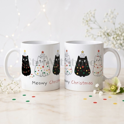 Два изгледа на една коледна чаша с котки, цветни светлинки и надпис Meowy Christmas