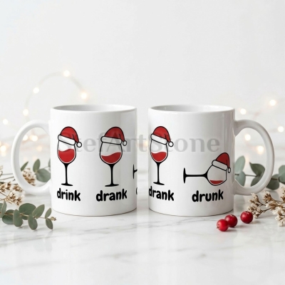 Два изгледа на една коледна чаша с надпис Drink Drank Drunk и чаши с коледни шапки